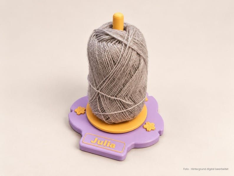 Wollgarnhalter mit Kirschblüten-Motiv und eingesetztem Wunschnamen